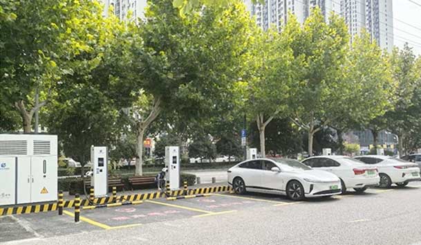 宜昌首批全液冷超充站投入運營，鴻嘉利助力高質(zhì)量充電基礎(chǔ)設(shè)施建設(shè)(圖1)